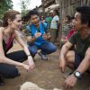 Angelina Jolie, ambassadrice de l'UNHCR visite le camp de réfugiés birmans de l'ethnie Karenni à Ban Mai Nai So en Thaïlande, le 20 juin 2014, lors de la journée mondiale des réfugiés.