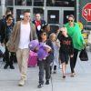 Brad Pitt et Angelina Jolie arrivant à l'aéroport de Los Angeles en provenance d'Australie avec leurs enfants, le 5 février 2014.
