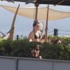 Exclusif - La jeune Noah Cyrus, petite soeur de Miley, sur le balcon de son hôtel à Barcelone, le 14 juin 2014.