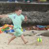 Kai, le petit garçon de Wayne Rooney sur la plage d'Ipanema à Rio, le 20 juin 2014