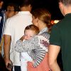 Coleen Rooney avec dans les bras son petit Klay à la sortie du restaurant Sushi Leblon à Rio de Janeiro le 21 juin 2014