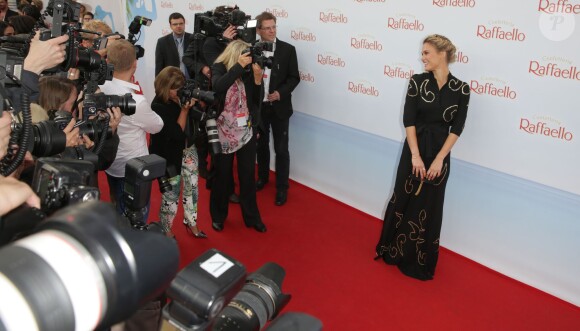 Bar Refaeli assiste au Raffaello Summer Day. Berlin, le 21 juin 2014.