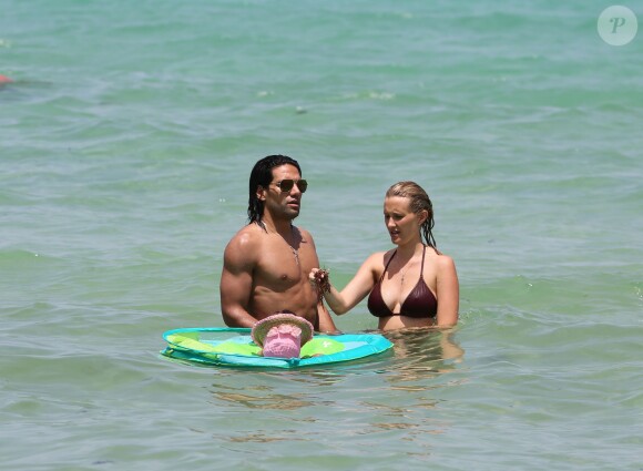 Radamel Falcao, sa petite Dominique et son épouse Lorelei Taron sur la plage à Miami, le 20 juin 2014