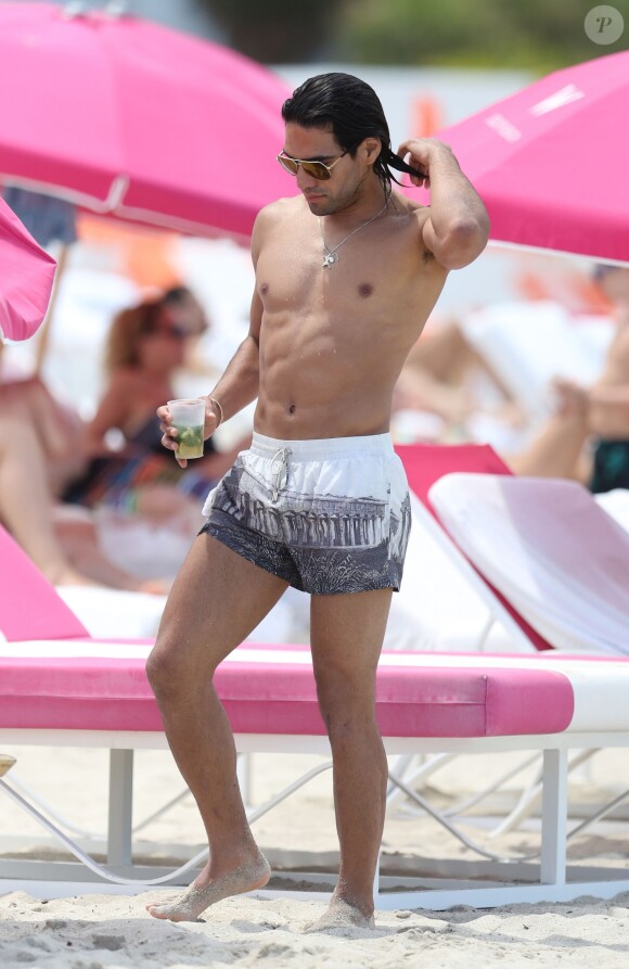 Radamel Falcao, sa petite Dominique et son épouse Lorelei Taron sur la plage à Miami, le 20 juin 2014