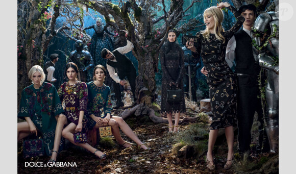 Claudia Schiffer apparaît sur la campagne publicitaire automne-hiver 2014-15 de Dolce & Gabbana. Photo par Domenico Dolce.