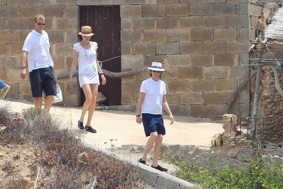 Paul McCartney et sa femme Nancy Shevell passent un moment sur un bateau pendant leurs vacances à Ibiza, le 23 juin 2014.