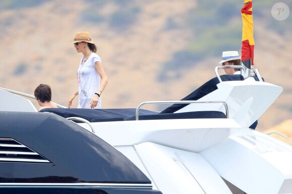 Paul McCartney et sa femme Nancy Shevell passent un moment sur un bateau pendant leurs vacances à Ibiza, le 23 juin 2014.