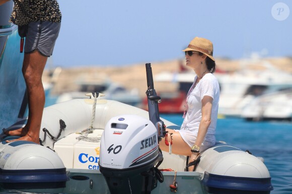 Paul McCartney et sa femme Nancy Shevell passent un moment sur un bateau pendant leurs vacances à Ibiza, le 23 juin 2014.