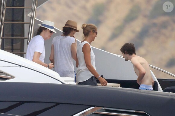 Paul McCartney et sa femme Nancy Shevell passent un moment sur un bateau pendant leurs vacances à Ibiza, le 23 juin 2014.