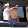 Paul McCartney et sa femme Nancy Shevell passent un moment sur un bateau pendant leurs vacances à Ibiza, le 23 juin 2014.