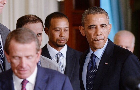 Tiger Woods lors d'une réception organisée à la Maison Blanche en l'honneur de l'équipe de la Presidents Cup, en compagnie de Barack Obama, le 24 juin 2014 à Washington