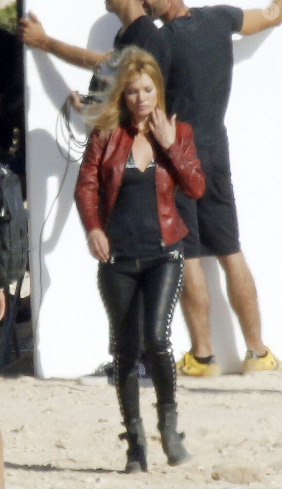 La Brindille Kate Moss pendant un shooting à Ibiza en Espagne. Le 25 juin 2014