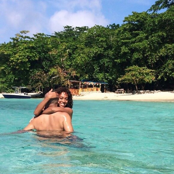Solange Knowles et son compagnon (ou fiancée ?) Alan Ferguson, en vacances en Jamaïque. 