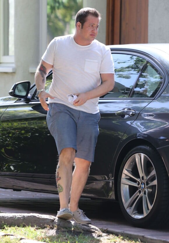 Exclusif - Chaz Bono rentre chez lui après avoir fait des courses à Hollywood, le 24 juin 2014.