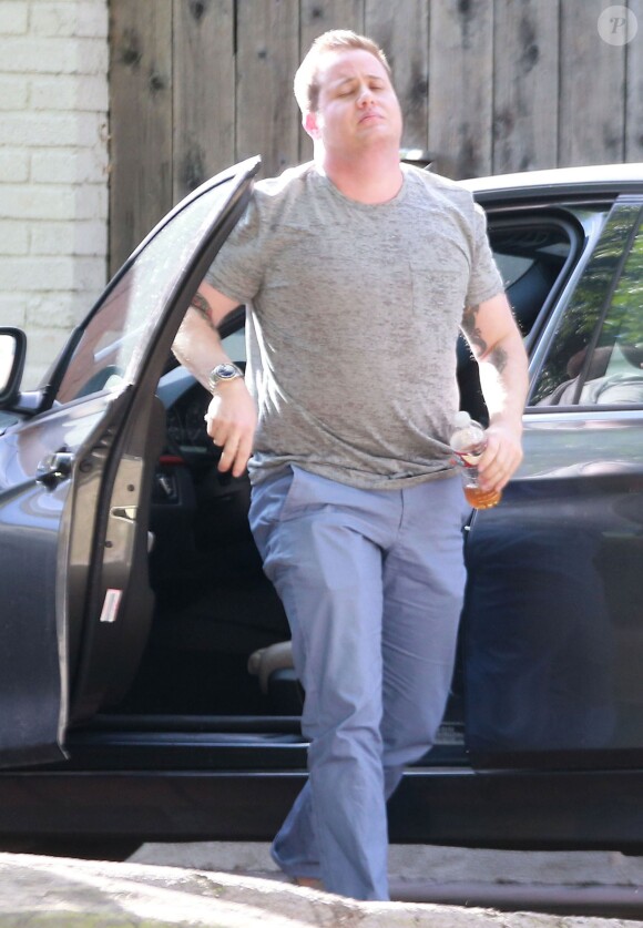 Exclusif - Chaz Bono arrive à son domicile à West Hollywood, le 20 mai 2014