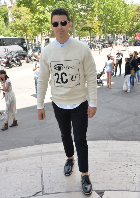 Joe Jonas arrive au Palais de Tokyo pour assister au défilé Carven printemps-été 2015. Paris, le 25 juin 2014.