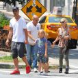 Zlatan Ibrahimovic, sa compagne Helena Seger et leurs fils Maximilian et Vincent dans les rues de Manhattan à New York, le 25 juin 2014