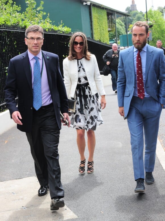 Pippa Middleton, grande fan de tennis, et son frère James viennent assister au match du jour au All England Lawn Tennis and Croquet Club de Wimbledon à Londres, le 26 juin 2014
