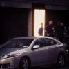 Un utilisateur d'Instagram a posté cette photo de Shia LaBeouf menotté devant des policiers à l'arrière du Studio 54, New York, le 26 juin 2014.