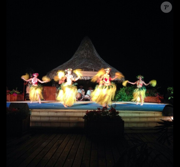 Marine Lorphelin profite d'un séjour à Tahiti avec Flora Coquerel et Sylvie Tellier. Juin 2014.