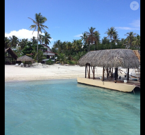 Marine Lorphelin profite d'un séjour à Tahiti avec Flora Coquerel et Sylvie Tellier. Juin 2014.