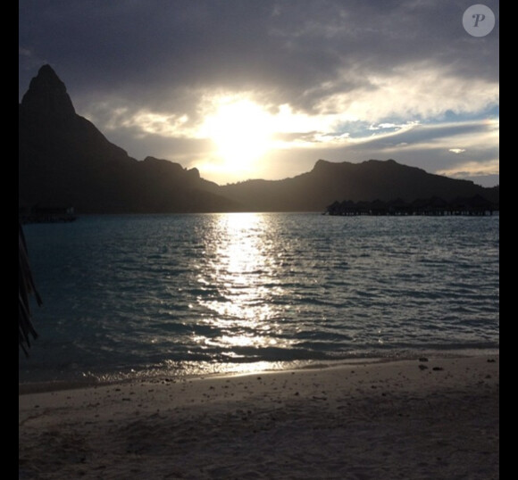 Marine Lorphelin profite d'un séjour à Tahiti avec Flora Coquerel et Sylvie Tellier. Juin 2014.