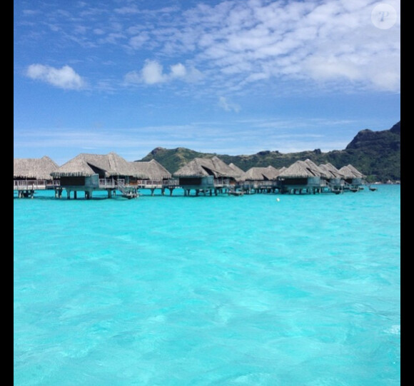 Marine Lorphelin profite d'un séjour à Tahiti avec Flora Coquerel et Sylvie Tellier. Juin 2014.