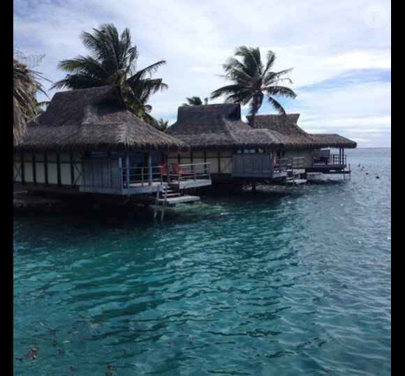 Marine Lorphelin profite d'un séjour à Tahiti avec Flora Coquerel et Sylvie Tellier. Juin 2014.