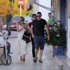Kate Moss quitte la plage, où elle a croisé son amie Naomi Campbell, avant d'aller dîner avec son mari Jamie Hince pour fêter leur 3ème anniversaire de mariage à Ibiza, le 29 juin 2014.  Kate was seen going to the beach with husband Jamie Hince. The model showed off a new bikini during her short stay at the beach. Her good friend Naomi Cambell came by to say hi before heading back to her house. After the beach Kate went home to get changed and was treated by husband Jamie Hince to a nice meal just ahead of their anniversary.29/06/2014 - Ibiza