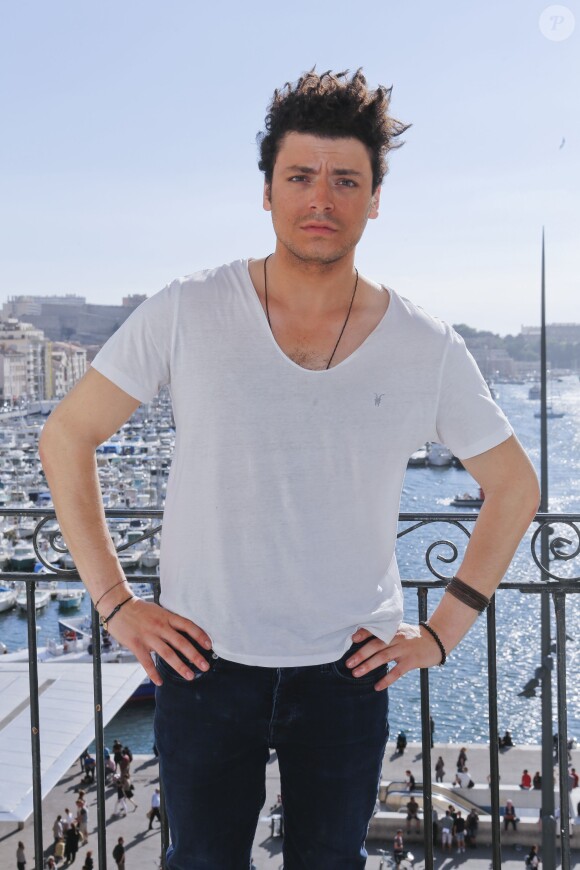 Exclusif - Kev Adams inaugure le 1er Comédie Club qui porte son nom, "Quai du Rire Comédie Club Espace Kev Adams" à Marseille le 30 mai 2014.