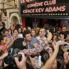 Exclusif - Kev Adams inaugure le 1er Comédie Club qui porte son nom, "Quai du Rire Comédie Club Espace Kev Adams" sous le soleil de Marseille le 30 mai 2014.