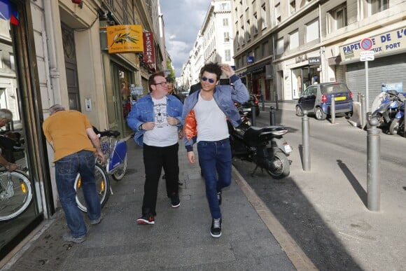 Exclusif - Kev Adams inaugure, avec Michel Nouader (directeur du Quai du rire), le 1er Comédie Club qui porte son nom, "Quai du Rire Comédie Club Espace Kev Adams" à Marseille le 30 mai 2014.