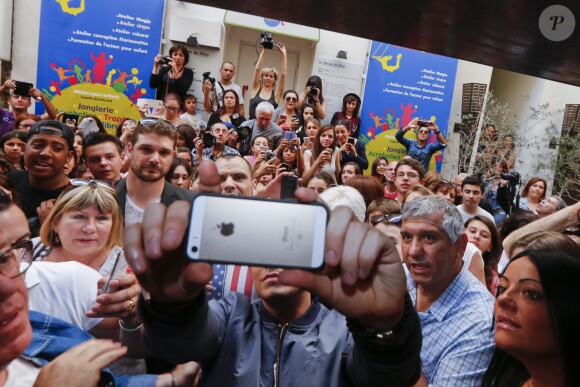Exclusif - Kev Adams inaugure le 1er Comédie Club qui porte son nom, "Quai du Rire Comédie Club Espace Kev Adams" à Marseille le 30 mai 2014.