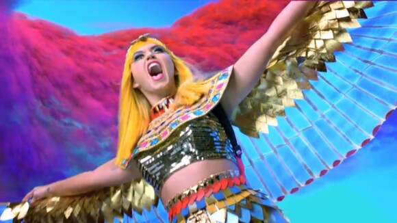 Katy Perry dans le clip de Dark Horse