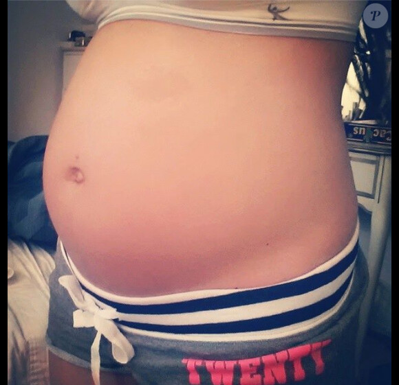 La sulfureuse Tila Tequila n'a pas manqué de documenter sa grossesse à travers de nombreux clichés sur les réseaux sociaux et notamment sur Facebook. Juin 2014.