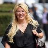 Loana, souriante, se balade dans les rues de Paris, le 12 septembre 2012