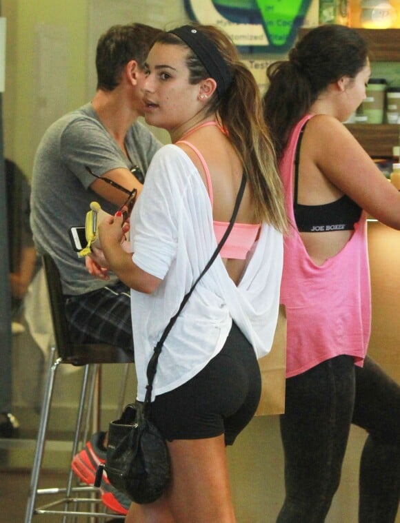 Photo Lea Michele fait de la randonn e avec une amie sur les