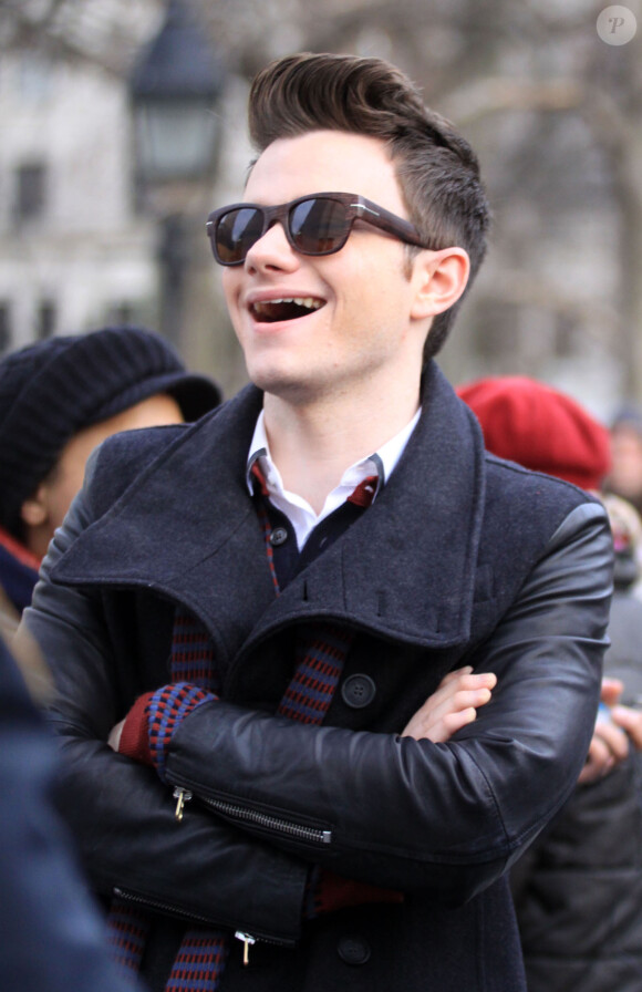 Chris Colfer lors du tournage de la série télévisée "Glee" à Washington Square Park à New York, le 14 mars 2014.