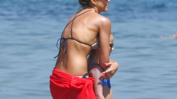 Jessica Alba : Parenthèse à la plage avec sa fille Honor