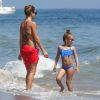 Jessica Alba sur une plage à Santa Barbara en compagnie de sa fille Honor Le 04 Juillet 2014