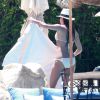 Exclusif - Lea Michele, en bikini, se détend au bord de la piscine à Cabo San Lucas, le 24 juin 2014.