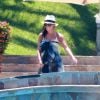 Exclusif - Lea Michele, en bikini, se détend au bord de la piscine à Cabo San Lucas, le 24 juin 2014.