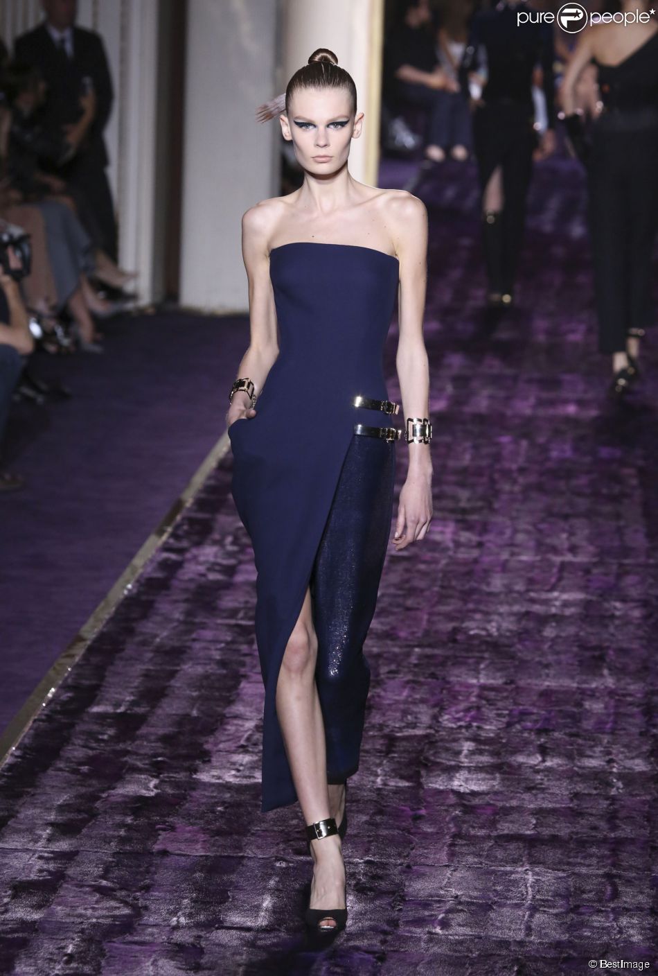 Défilé haute couture Versace automne-hiver 2014-2015. Paris, le 6 juillet 2014.