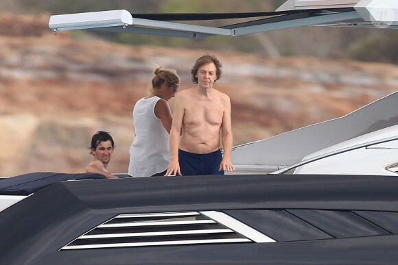 Exclusif -  Paul McCartney et sa femme Nancy Shevell passent un moment sur un bateau à Aguas Pitiusas, le 23 juin 2014, pendant leurs vacances à Ibiza. 