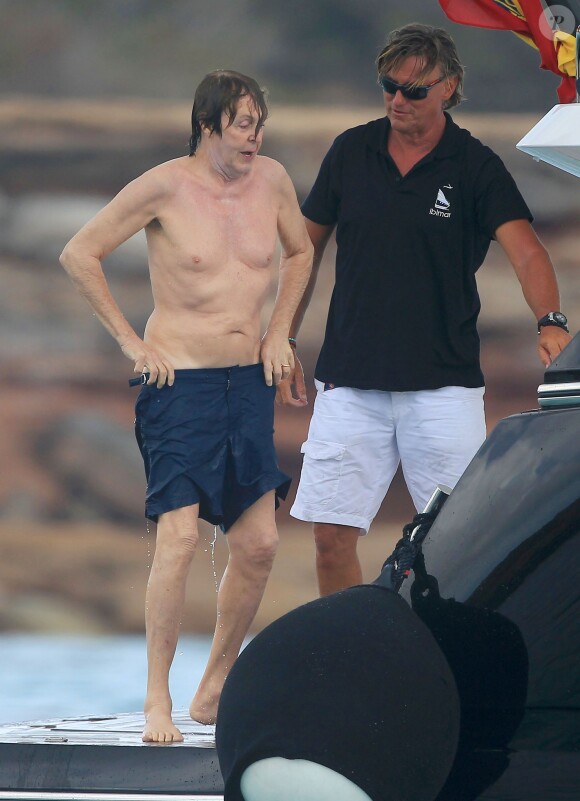 Exclusif - Prix Spécial - Paul McCartney et sa femme Nancy Shevell passent un moment sur un bateau à Aguas Pitiusas, le 23 juin 2014, pendant leurs vacances à Ibiza. 