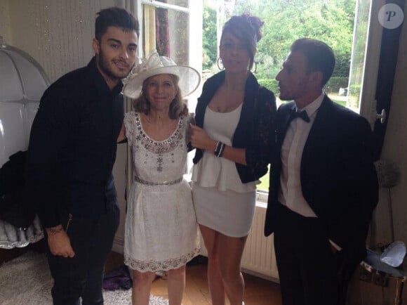Linda a posté des photos du mariage de son fils Alexandre sur son compte Twitter. Shanna et Thibault étaient invités. Le 7 juillet 2014.