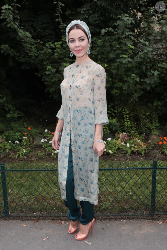 Ulyana Sergeenko arrive au Grand Palais pour le défilé haute couture Giambattista Valli. Paris, le 7 juillet 2014.