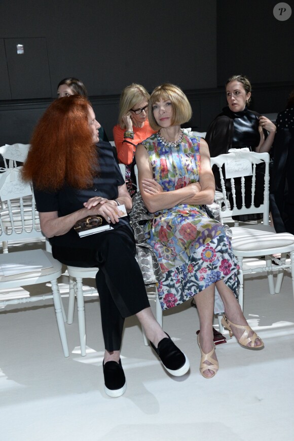 Grace Coddington et Anna Wintour assistent au défilé haute couture Giambattista Valli, au Grand Palais. Paris, le 7 juillet 2014.