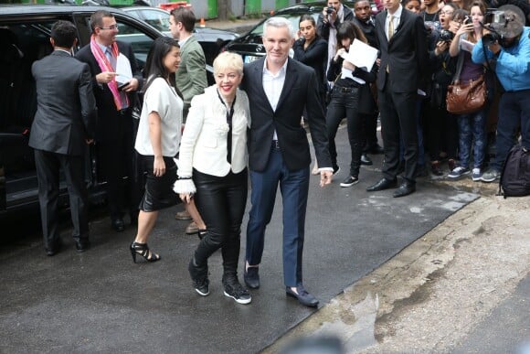 Catherine Martin et Baz Luhrmann arrivent au Grand Palais pour assister au défilé haute couture Chanel. Paris, le 8 juillet 2014.