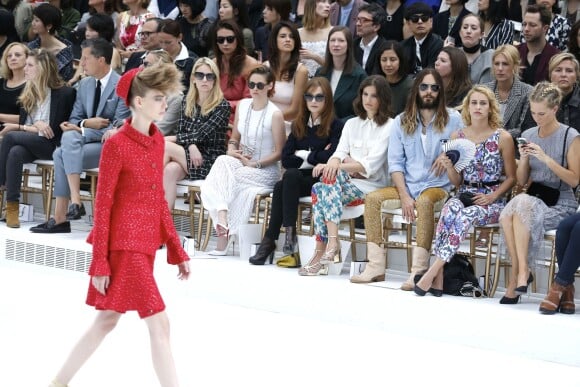 Kristen Stewart, Isabelle Huppert, Alma Jodorowsky, Jared Leto, Alice Dellal et Poppy Delevingne au premier rang du défilé Chanel haute couture au Grand Palais. Paris, le 8 juillet 2014.
